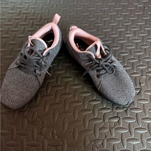 Puma Women's Sneakers in Gray and Pink